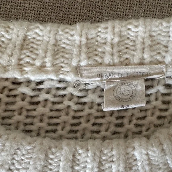 Urban Outfitters Cream Knit Sweater - Picture 5 of 9